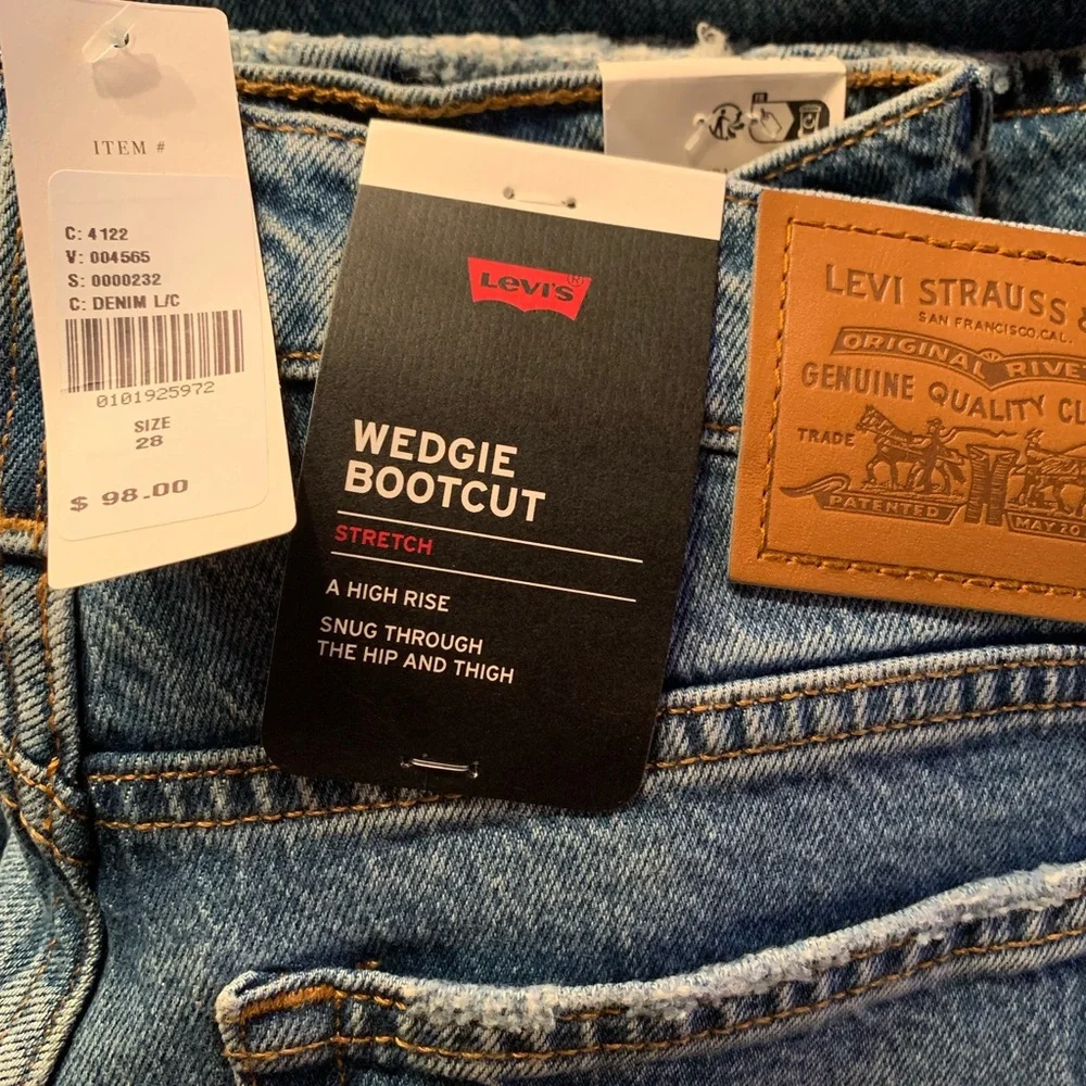 Levi's Wedgie High Rise Boot Cut Jeans
In: Boots Are Back In Town - Picture 5 of 5